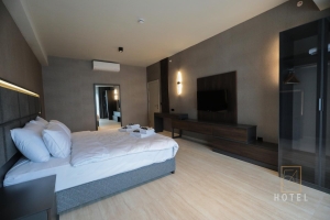 Hotel54-Deluxe-King-Suite-3